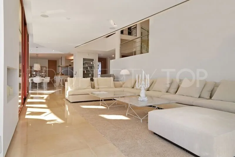 7 bedrooms Nueva Andalucia villa for sale