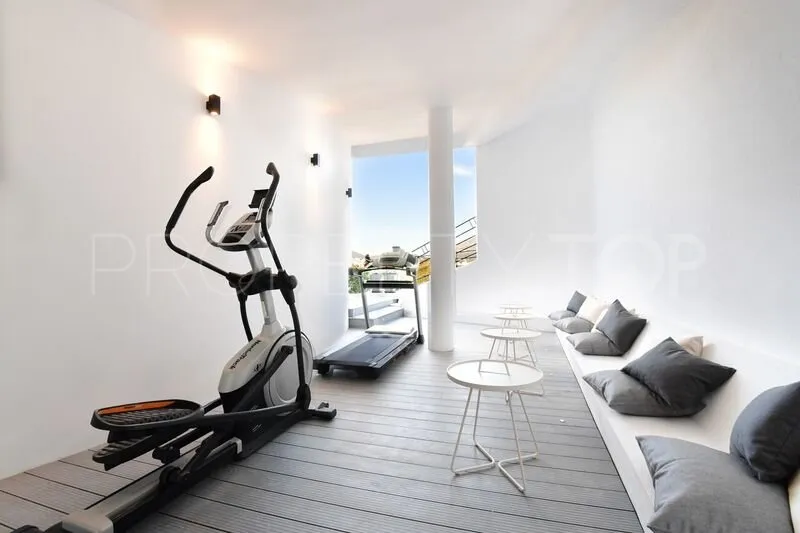 7 bedrooms Nueva Andalucia villa for sale