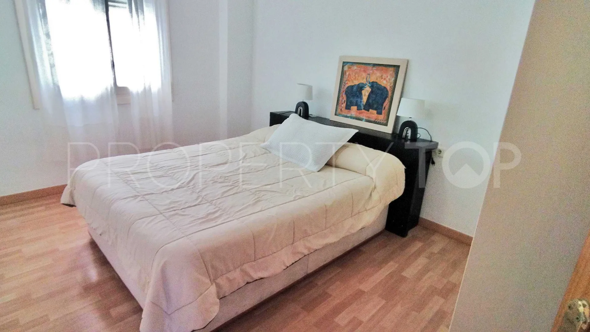 For sale flat in Estepona Centre