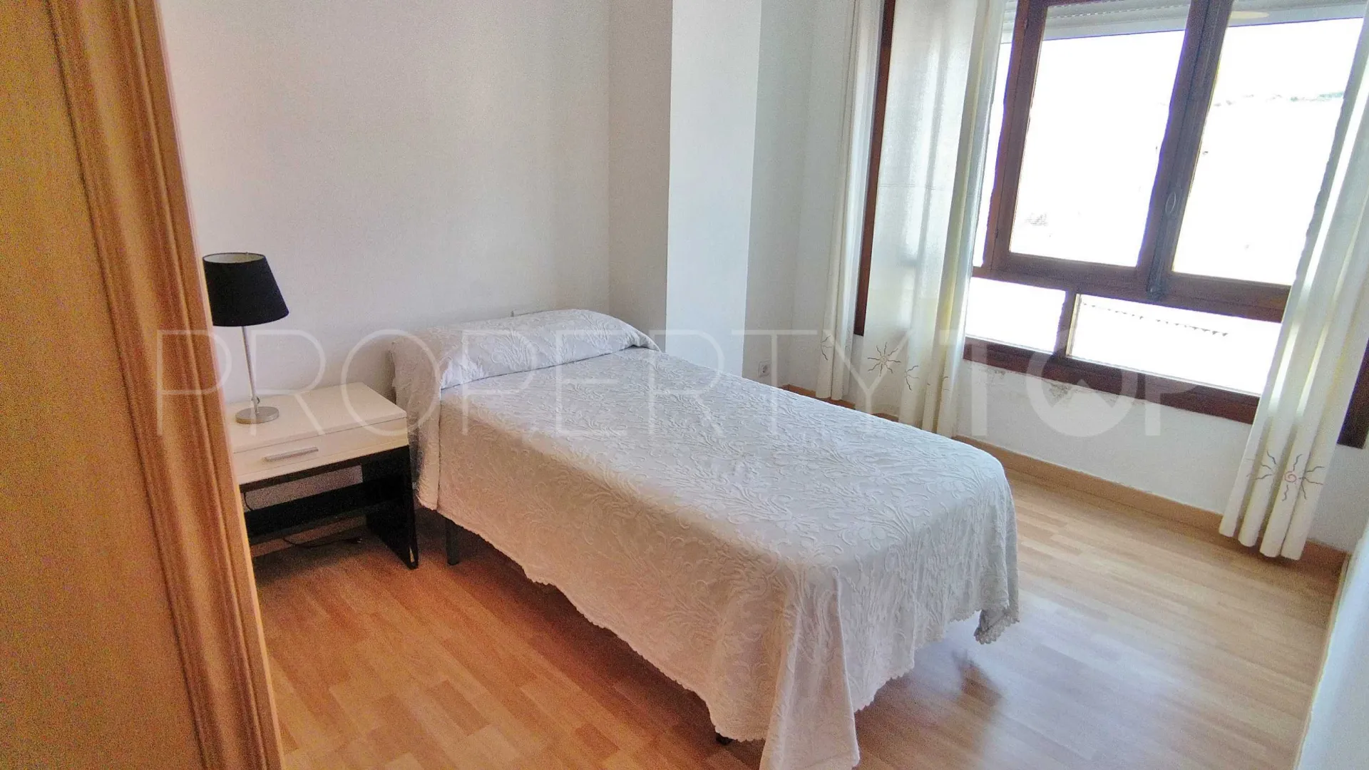 For sale flat in Estepona Centre