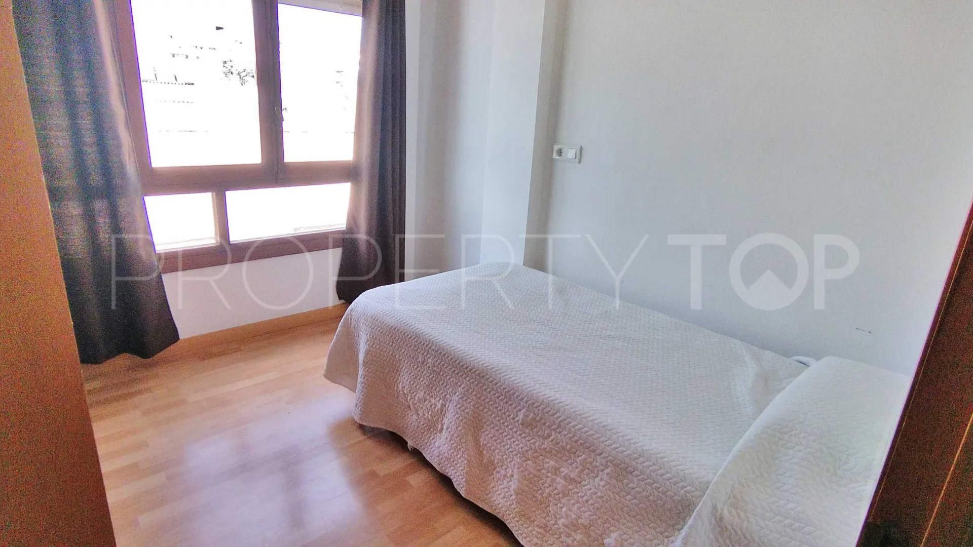 For sale flat in Estepona Centre