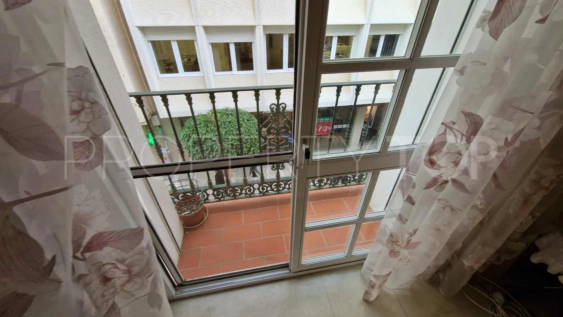 Estepona Town 2 bedrooms apartment for sale
