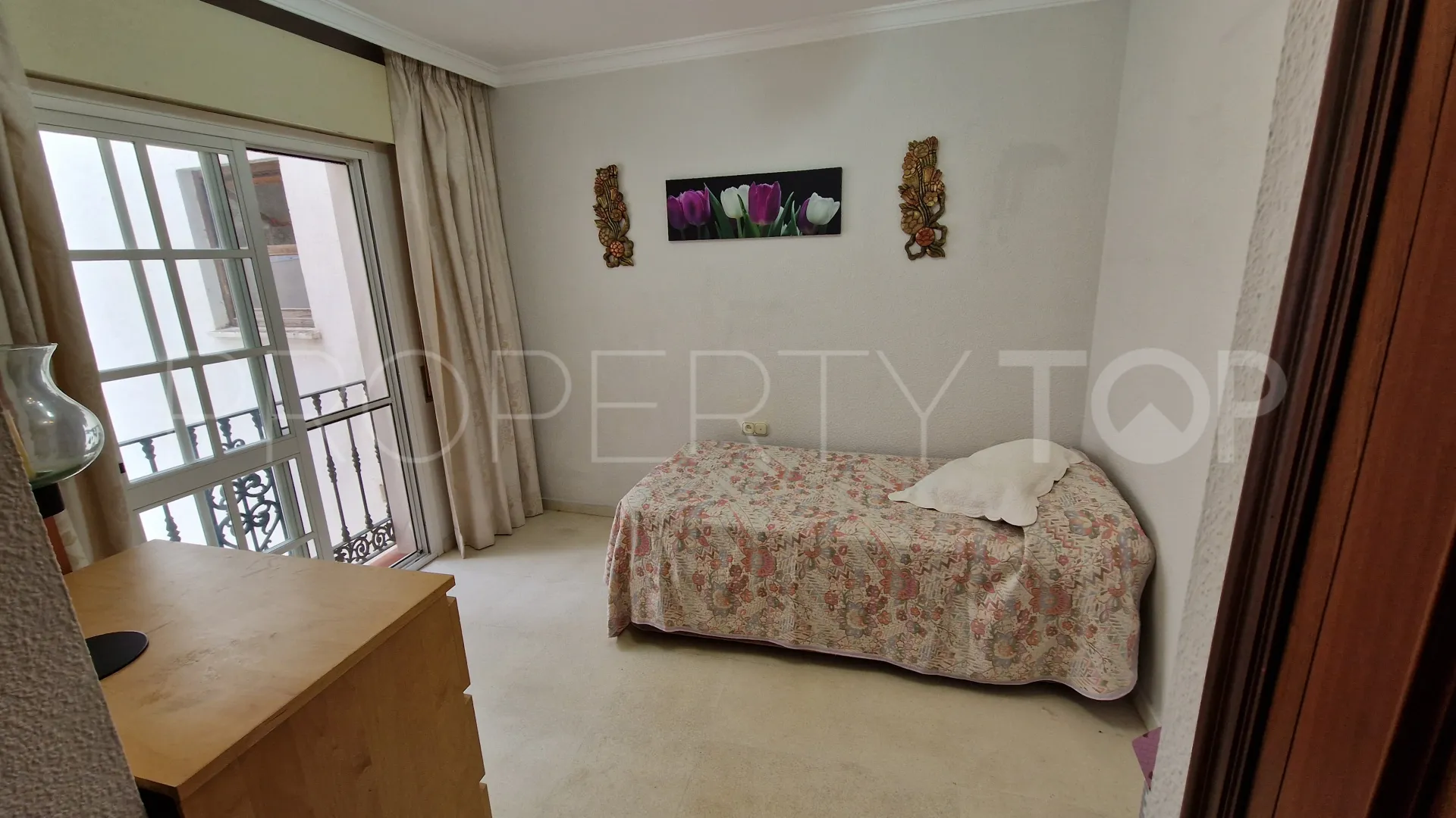 Estepona Town 2 bedrooms apartment for sale