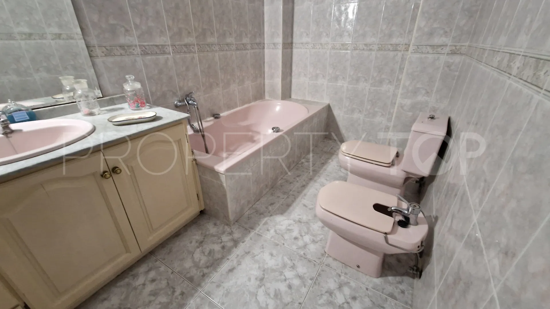 Estepona Town 2 bedrooms apartment for sale