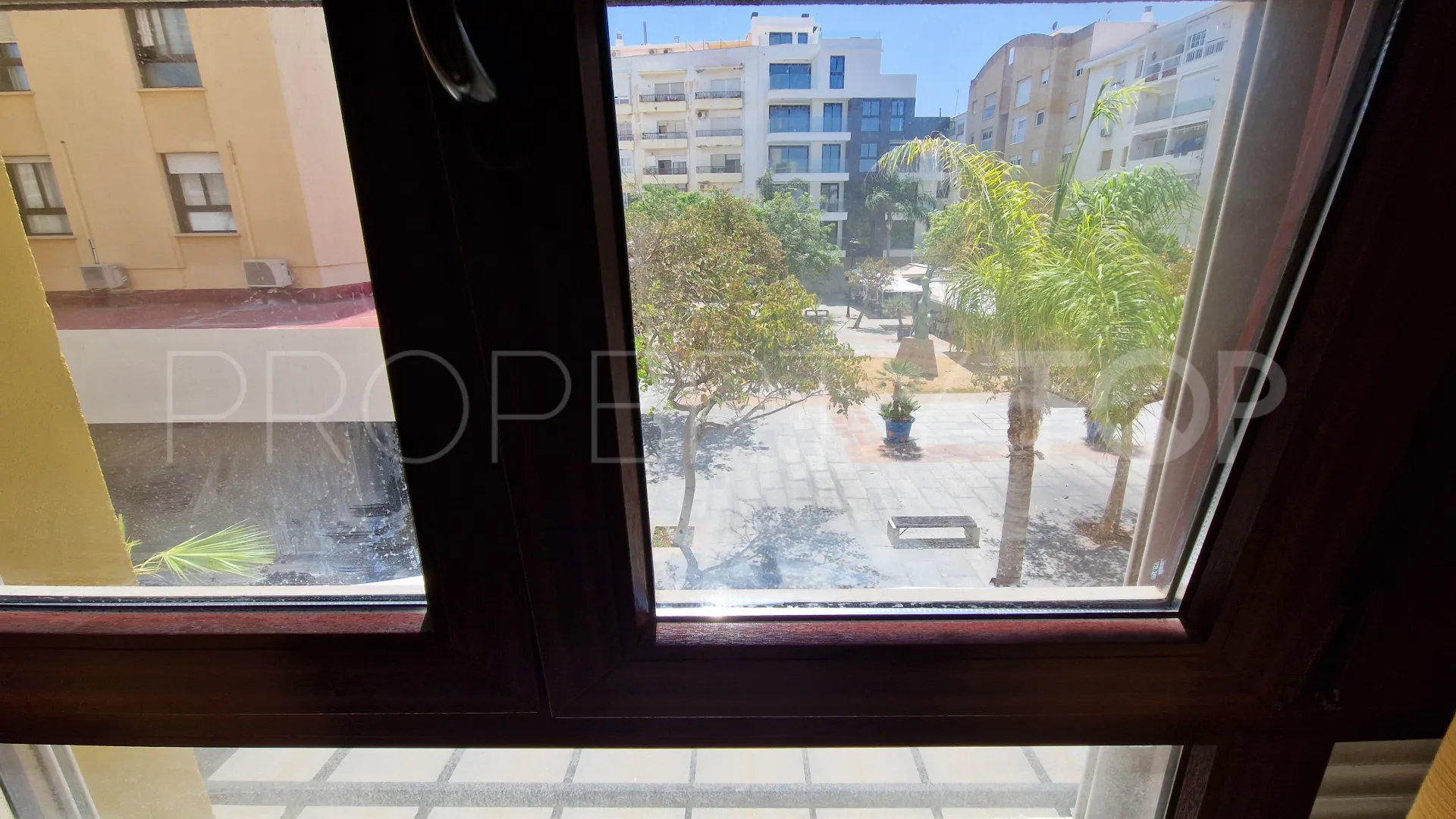 Apartamento de 3 dormitorios en venta en Estepona Centro