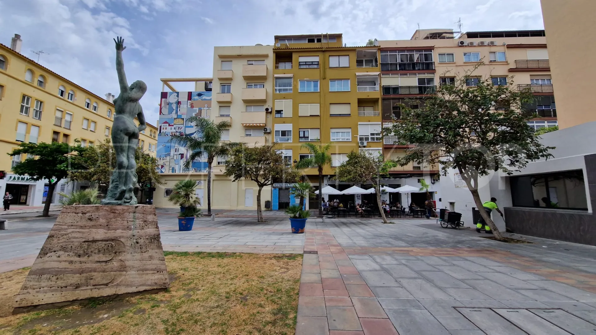 Apartamento de 3 dormitorios en venta en Estepona Centro