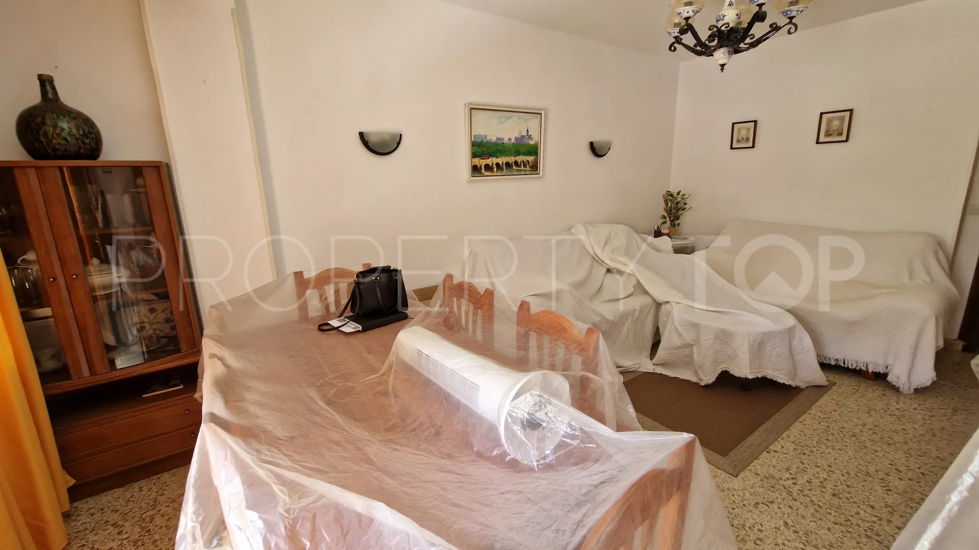 Apartamento de 3 dormitorios en venta en Estepona Centro
