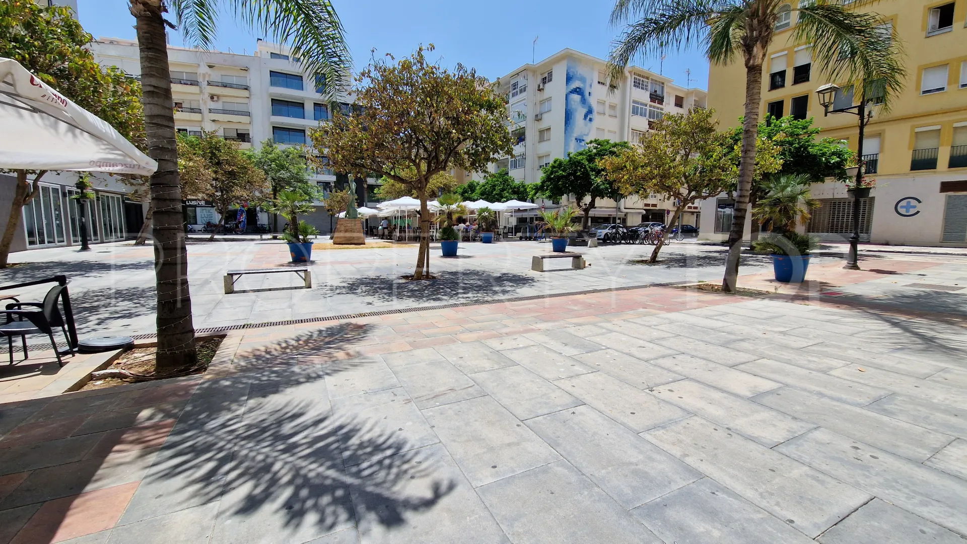 Apartamento de 3 dormitorios en venta en Estepona Centro