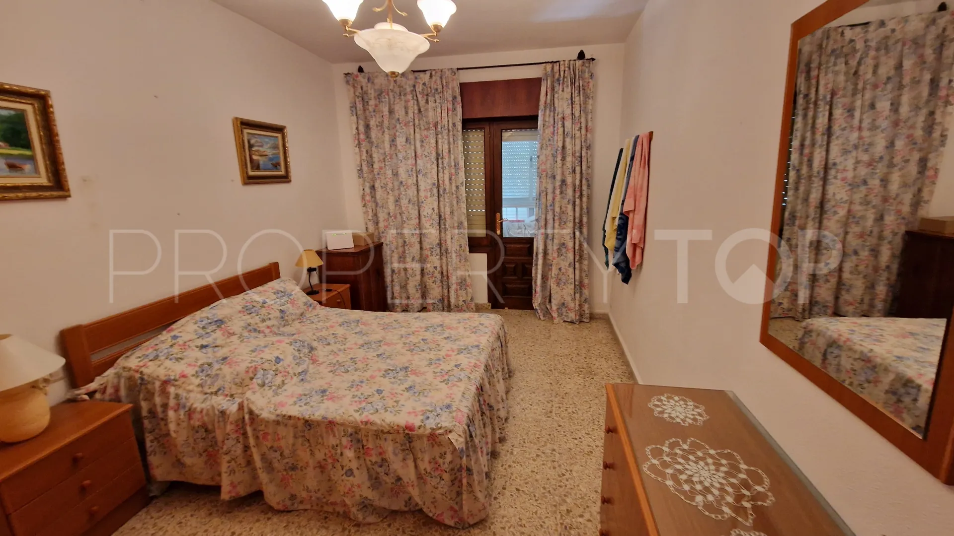 Apartamento de 3 dormitorios en venta en Estepona Centro