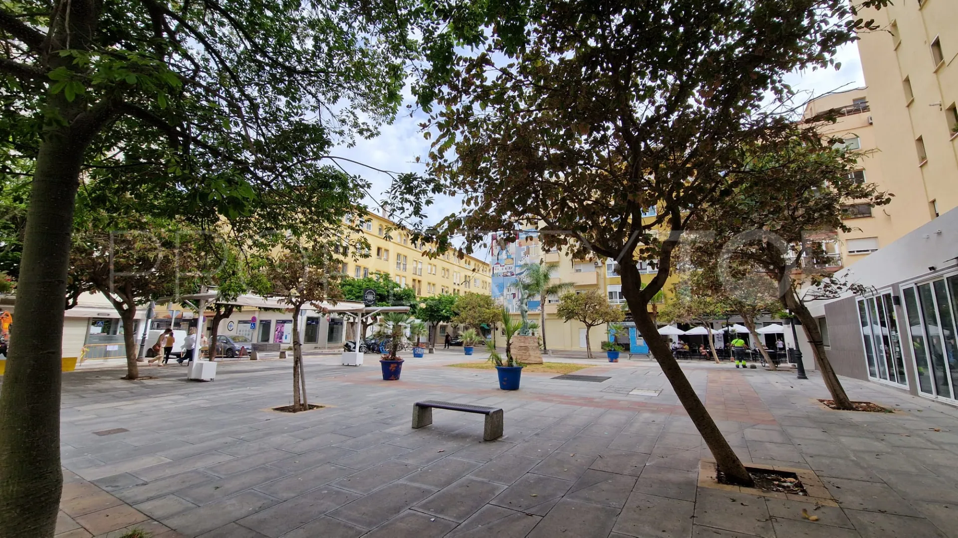Apartamento de 3 dormitorios en venta en Estepona Centro