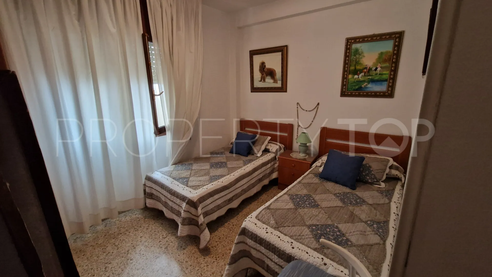 Apartamento de 3 dormitorios en venta en Estepona Centro