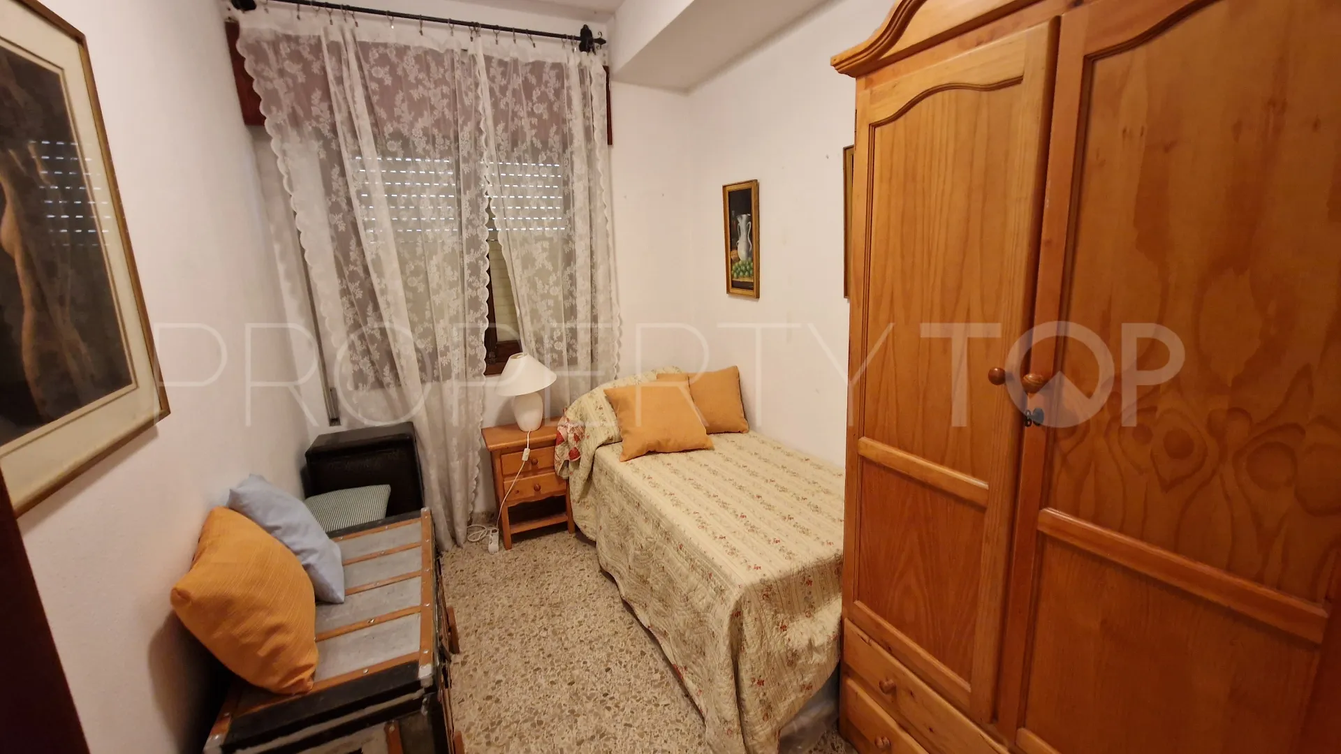 Apartamento de 3 dormitorios en venta en Estepona Centro