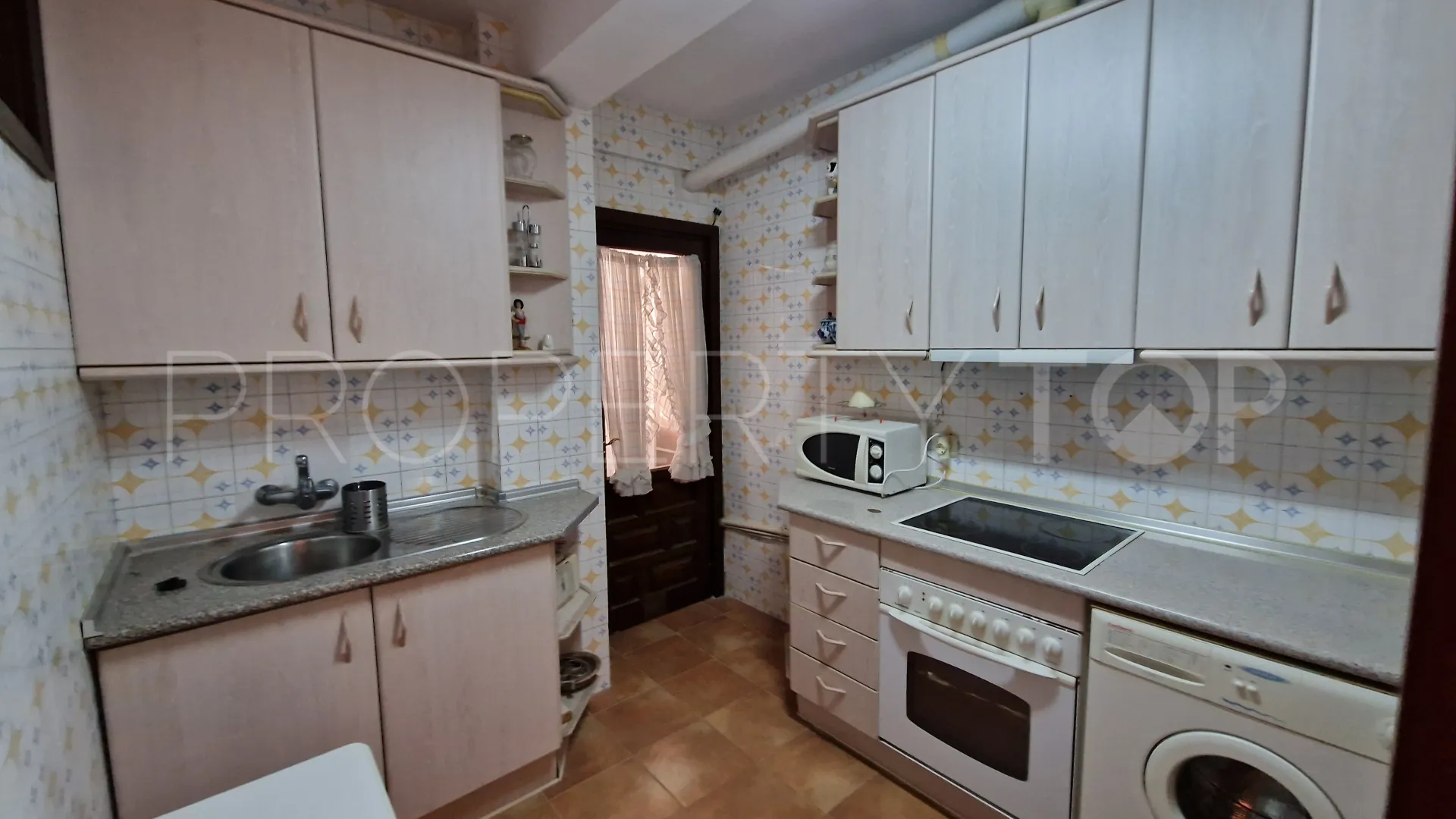 Apartamento de 3 dormitorios en venta en Estepona Centro