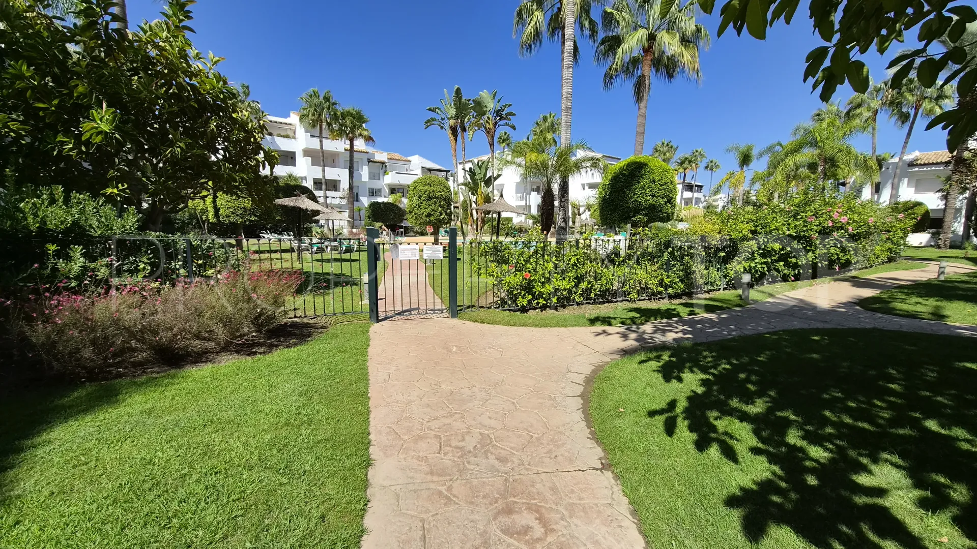 Costalita, apartamento planta baja con 3 dormitorios a la venta