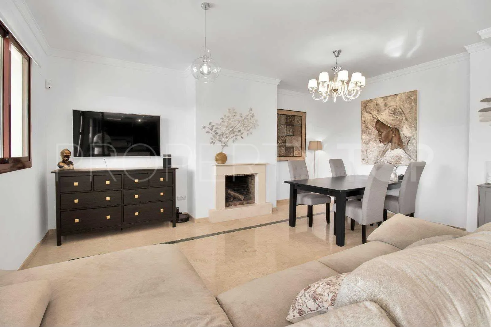 Doña Julia town house for sale