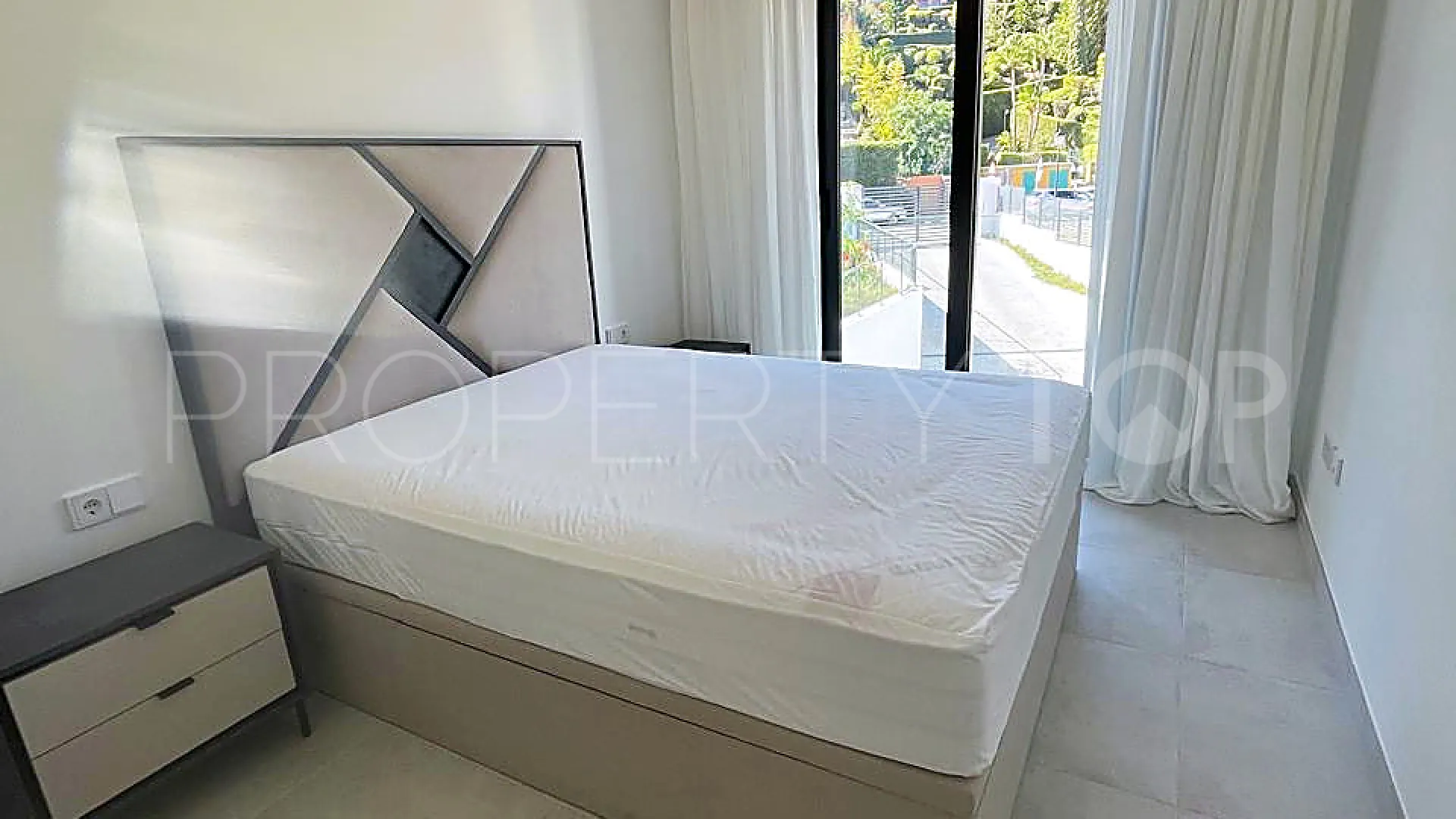 Apartamento a la venta de 3 dormitorios en Benatalaya