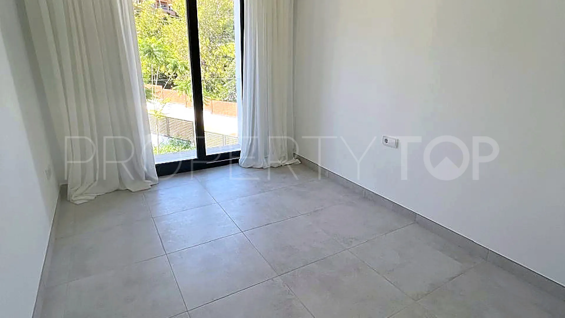 Apartamento a la venta de 3 dormitorios en Benatalaya