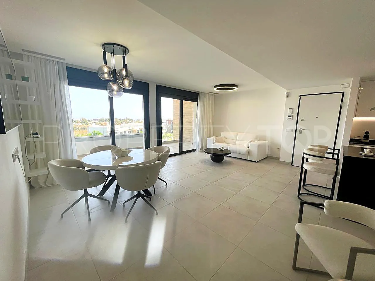 Apartamento a la venta de 3 dormitorios en Benatalaya