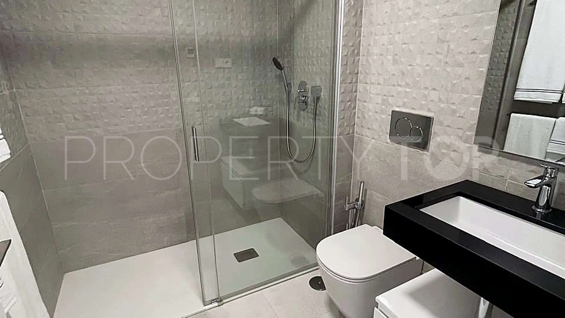 Apartamento a la venta de 3 dormitorios en Benatalaya