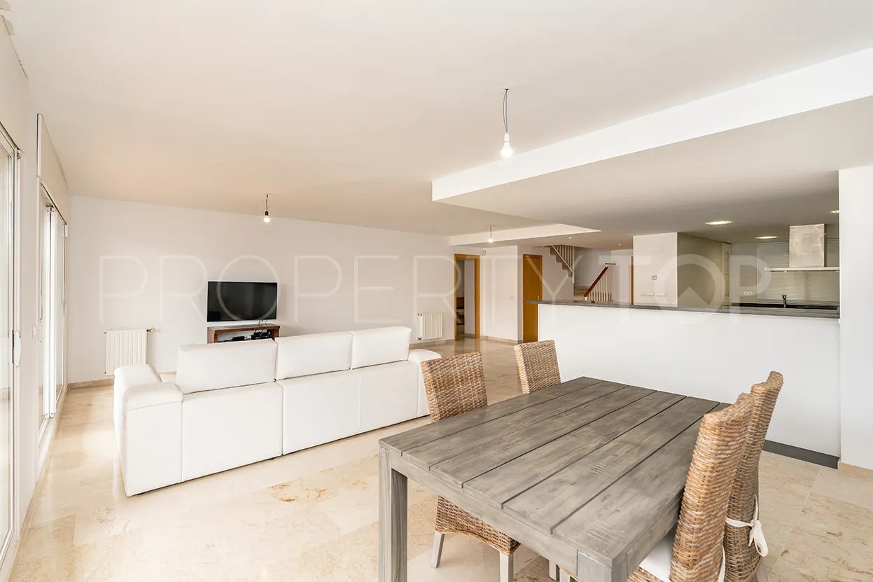 For sale duplex penthouse in Guadalmina Alta