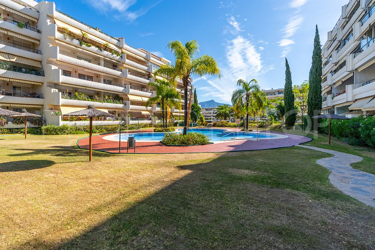 For sale duplex penthouse in Guadalmina Alta