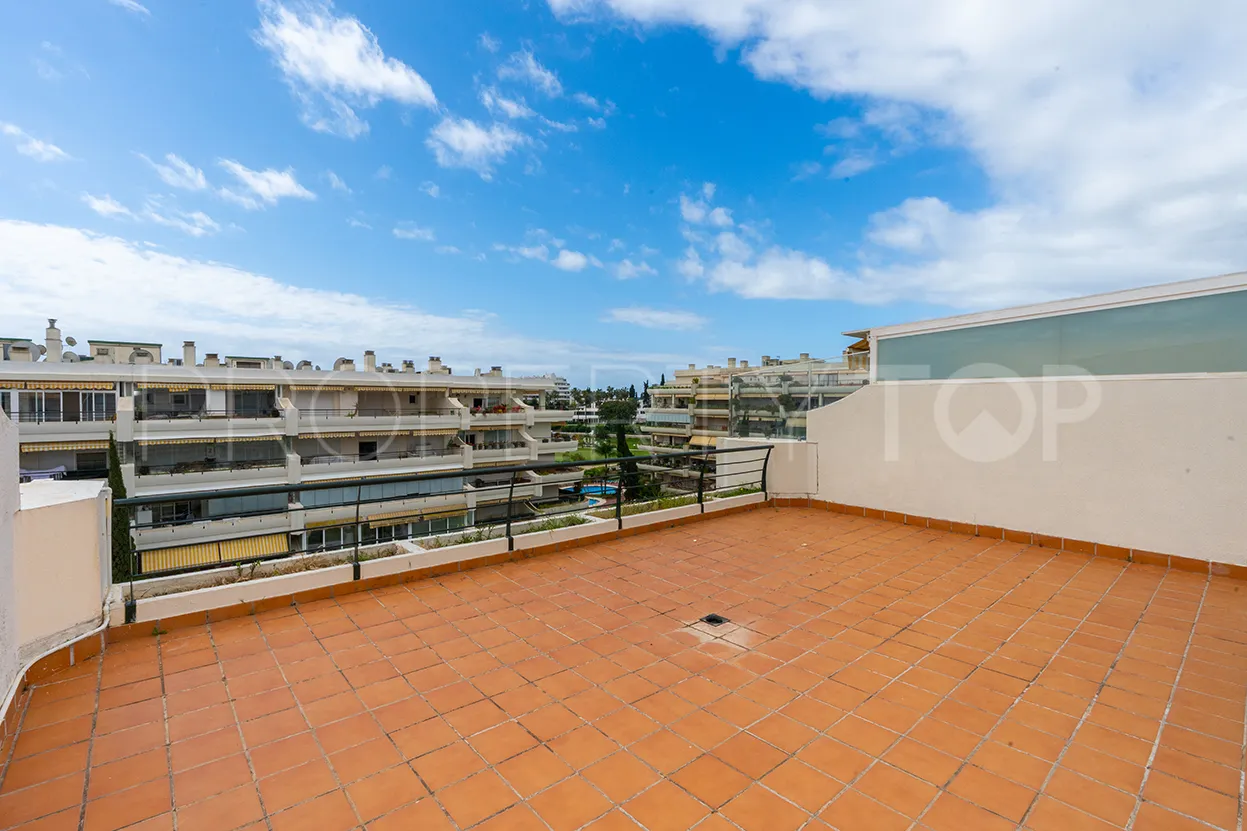 For sale duplex penthouse in Guadalmina Alta