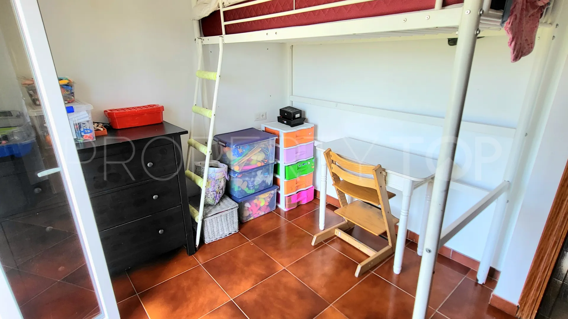 Pareado de 4 dormitorios en venta en Manilva Pueblo
