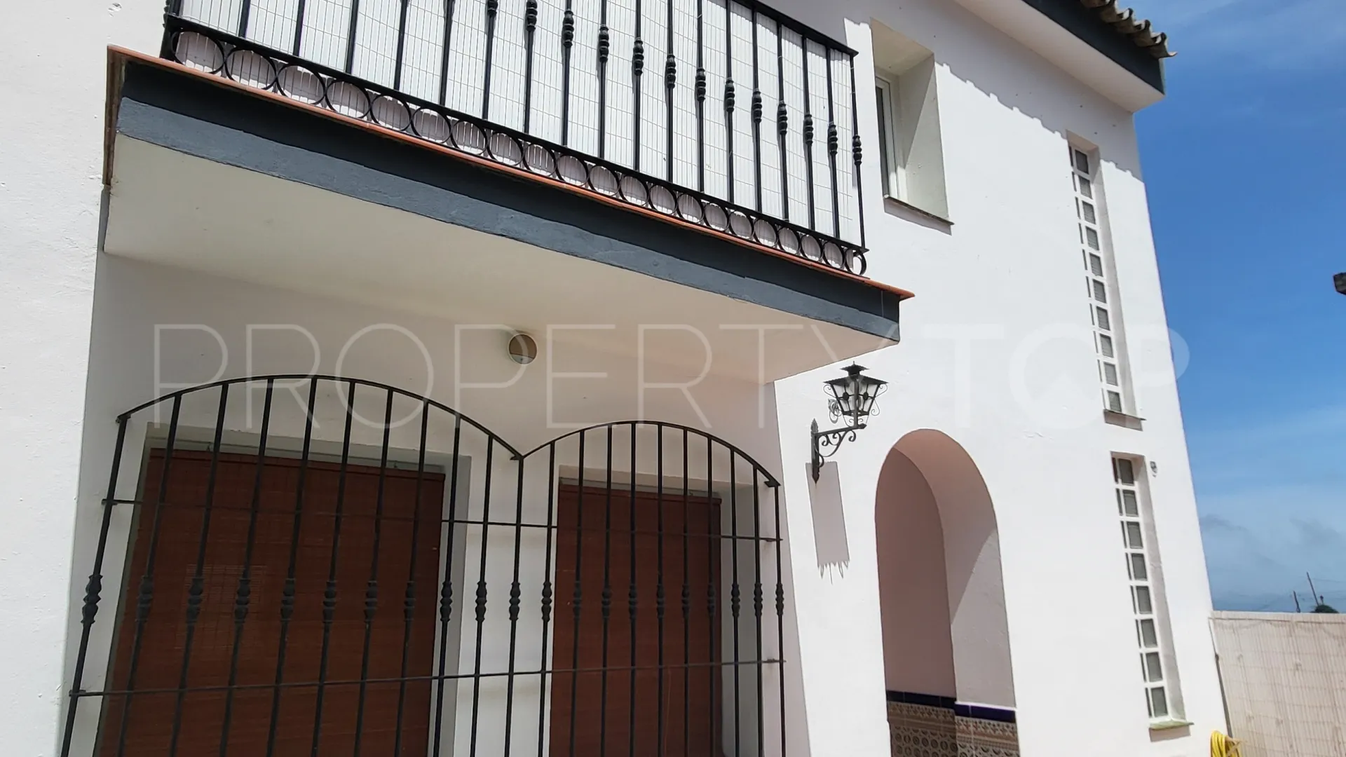 Pareado de 4 dormitorios en venta en Manilva Pueblo
