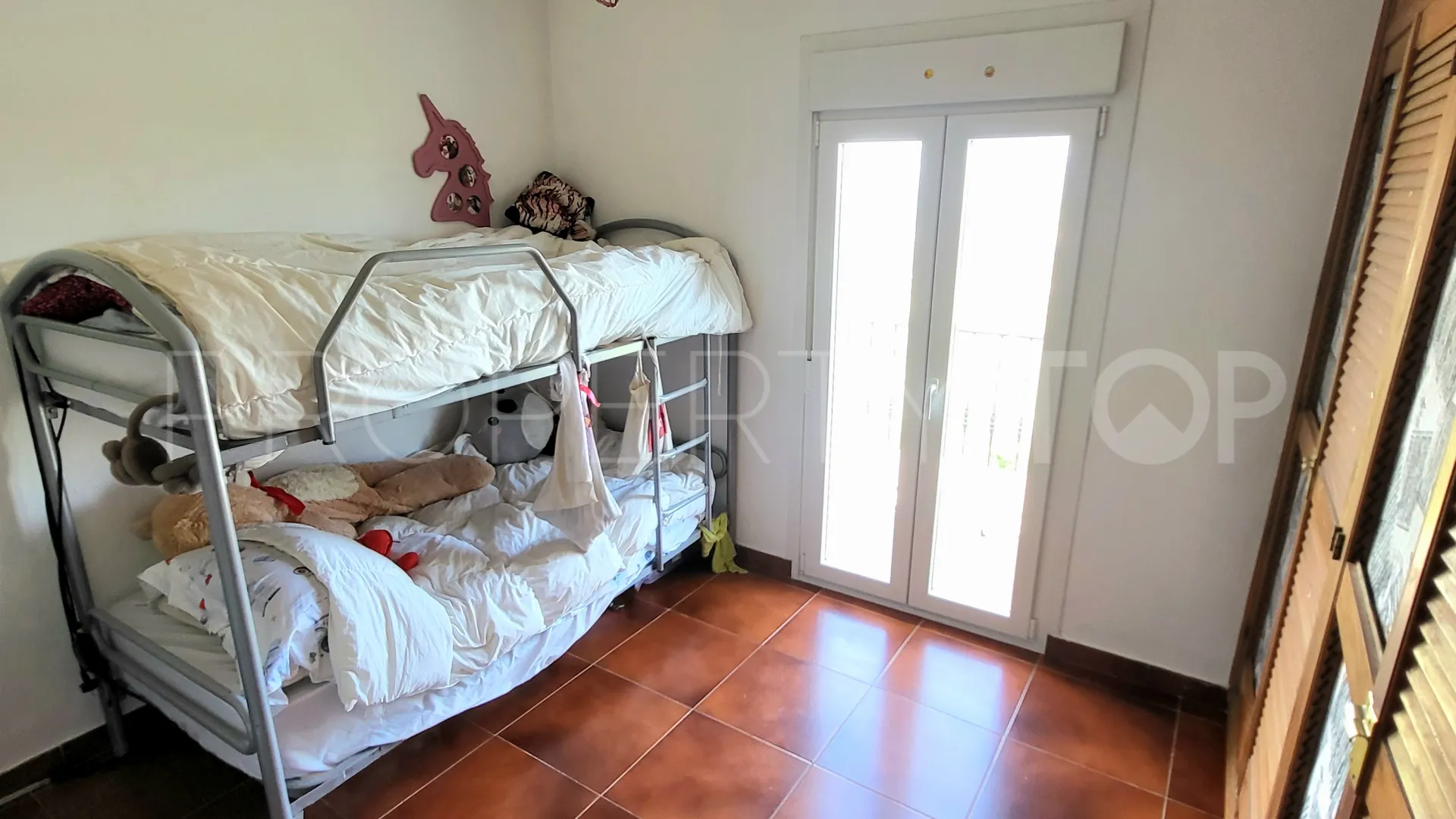 Pareado de 4 dormitorios en venta en Manilva Pueblo