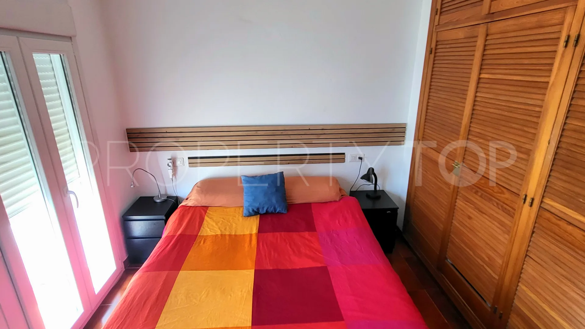 Pareado de 4 dormitorios en venta en Manilva Pueblo