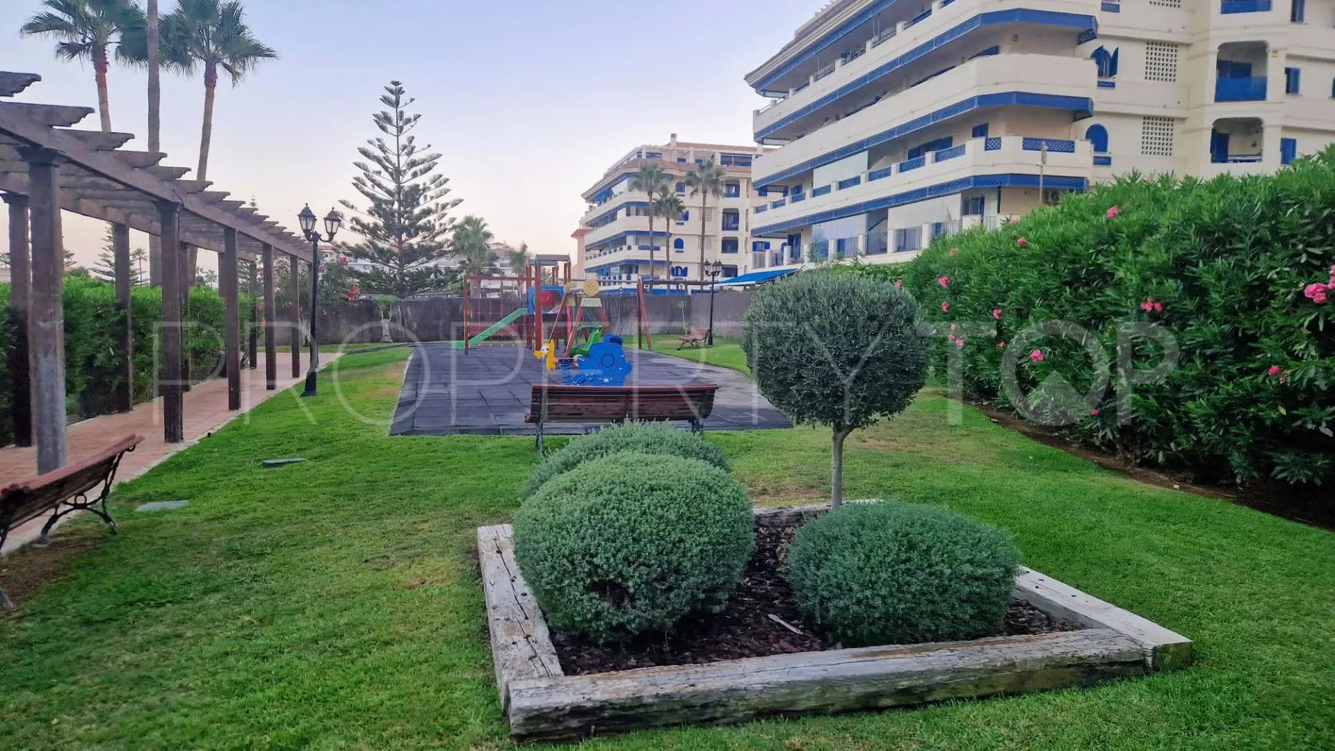 Se vende apartamento planta baja en La Noria IV con 3 dormitorios