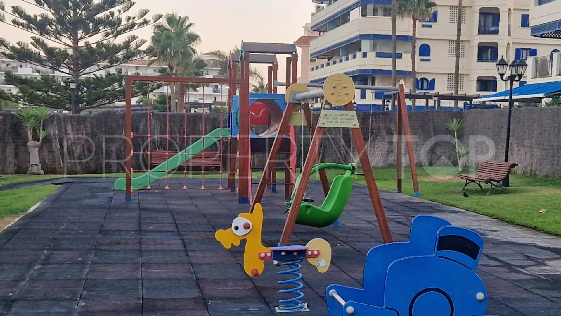 Se vende apartamento planta baja en La Noria IV con 3 dormitorios