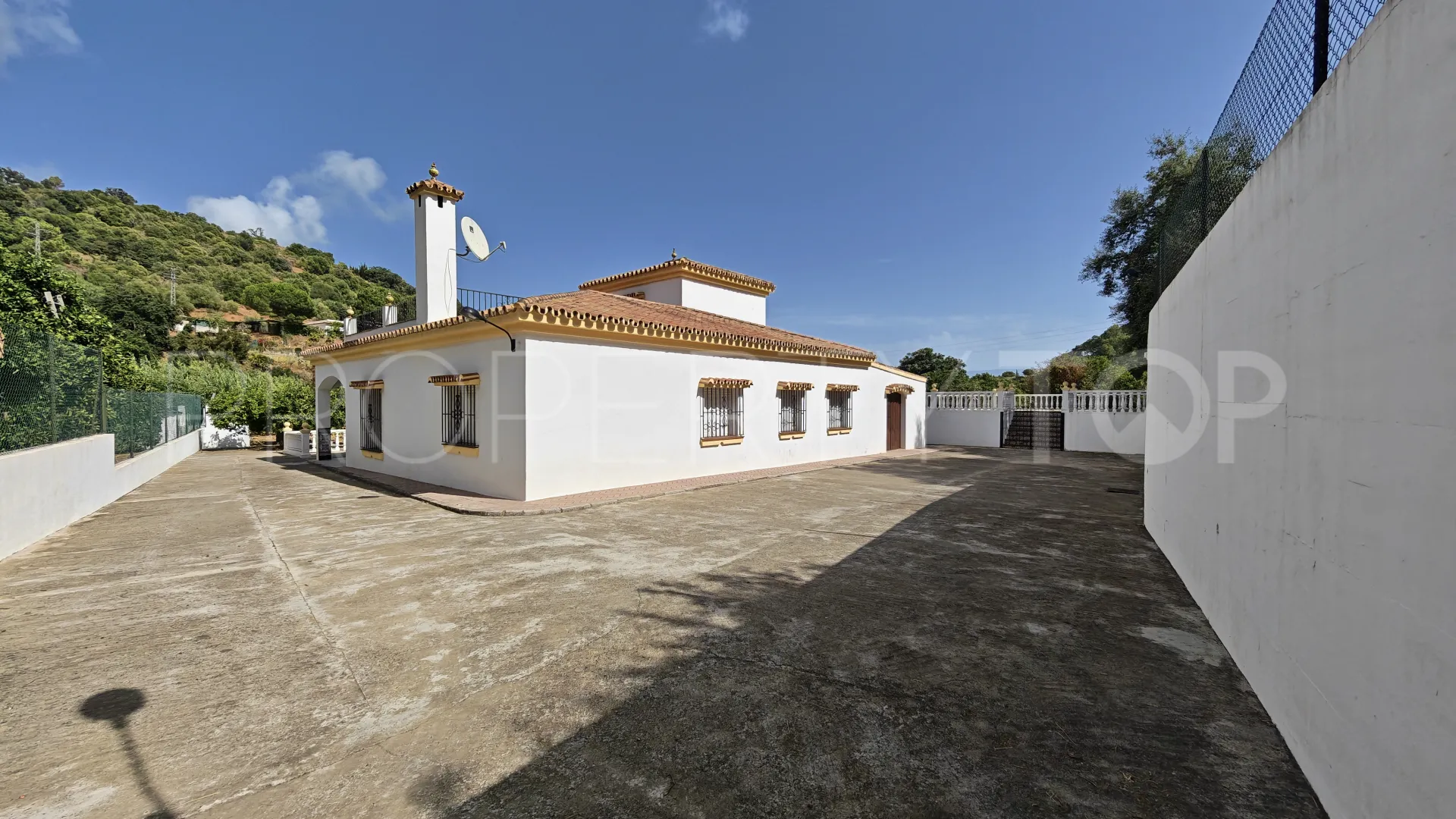 Villa for sale in El Velerin with 3 bedrooms