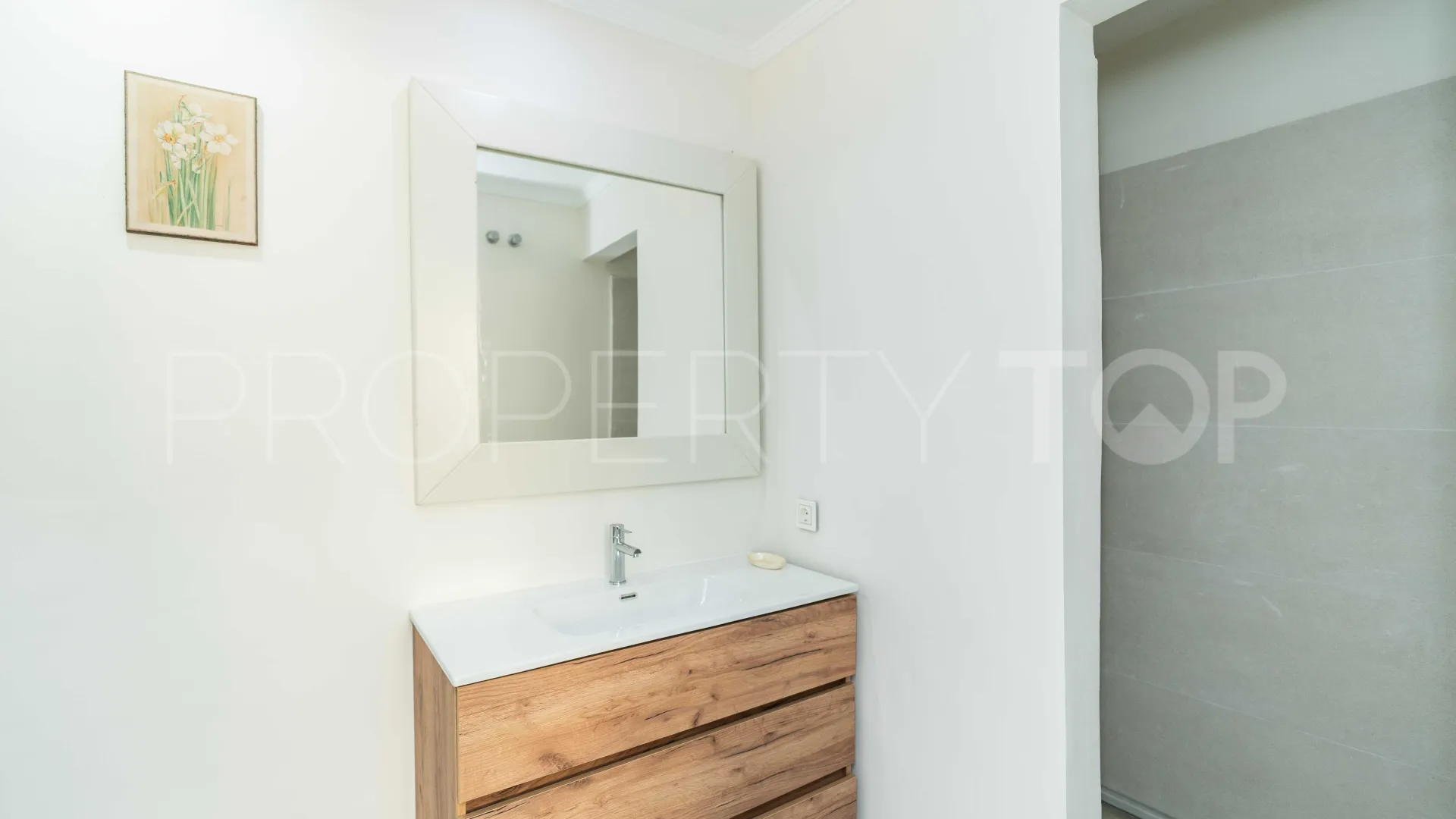 Villa a la venta de 6 dormitorios en Guadalmina Baja