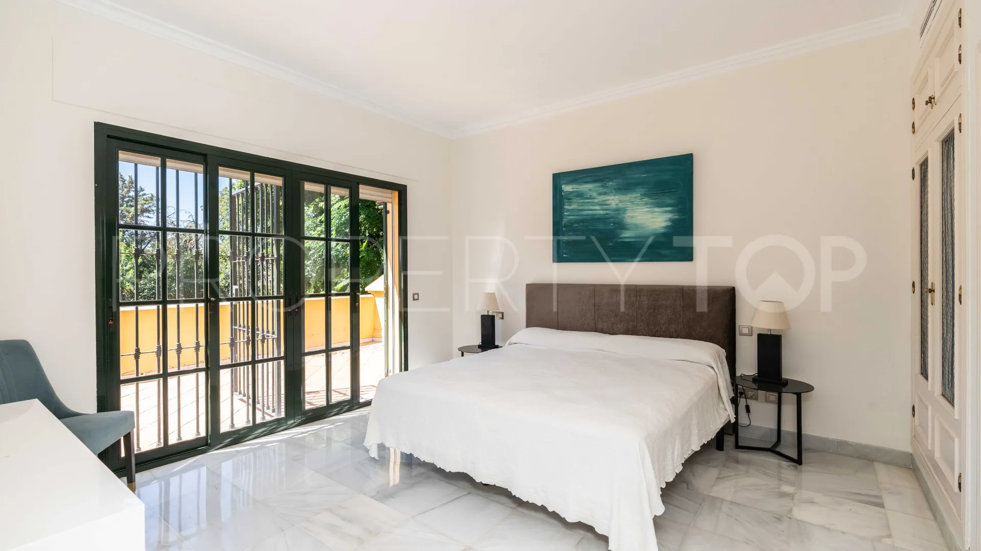 Villa a la venta de 6 dormitorios en Guadalmina Baja