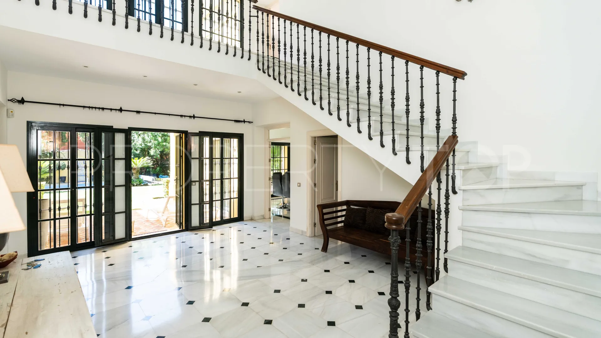 Villa a la venta de 6 dormitorios en Guadalmina Baja