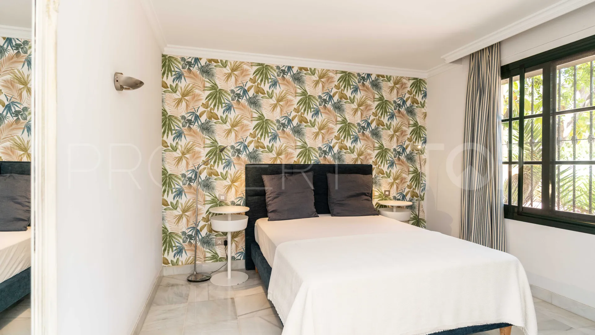 Villa a la venta de 6 dormitorios en Guadalmina Baja