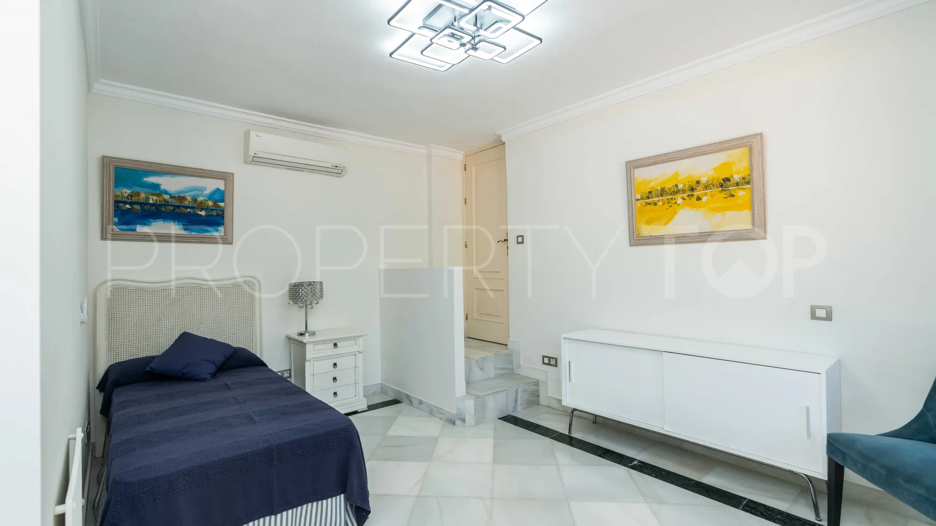 Villa a la venta de 6 dormitorios en Guadalmina Baja