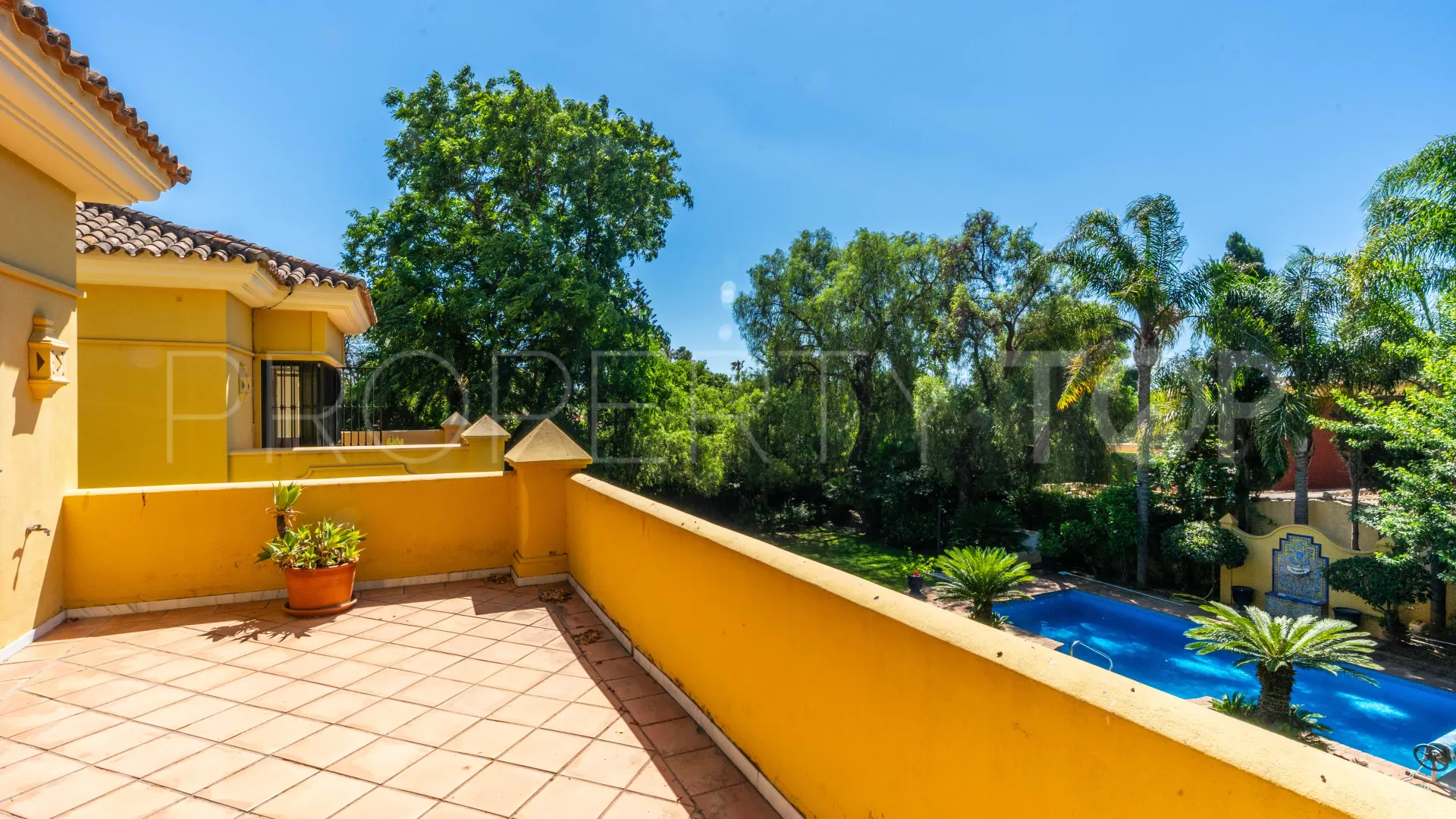 Villa a la venta de 6 dormitorios en Guadalmina Baja