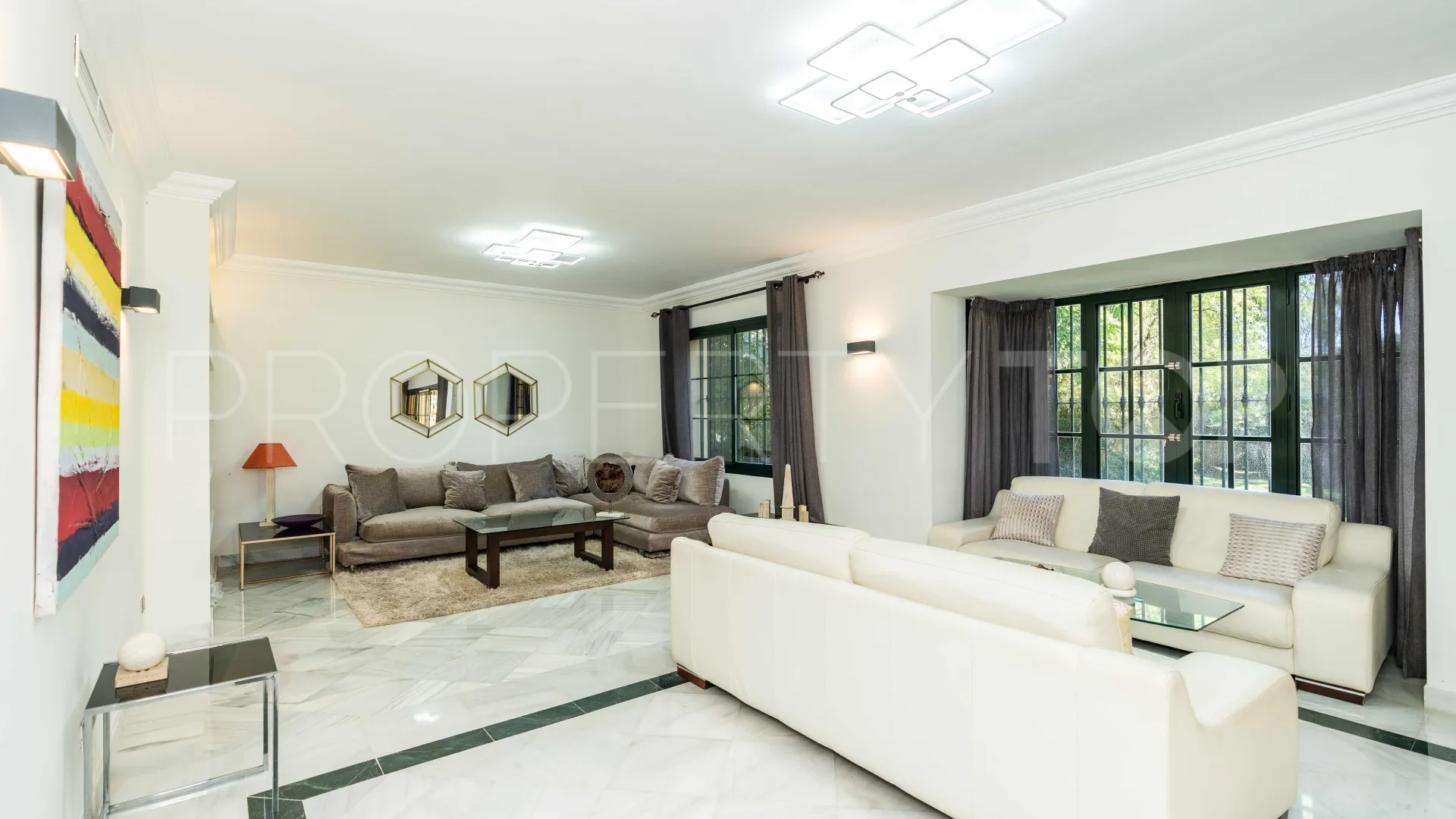 Villa a la venta de 6 dormitorios en Guadalmina Baja
