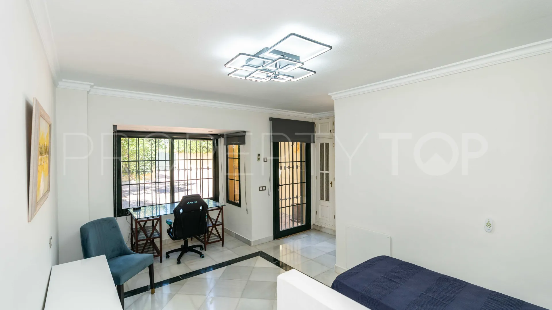 Villa a la venta de 6 dormitorios en Guadalmina Baja