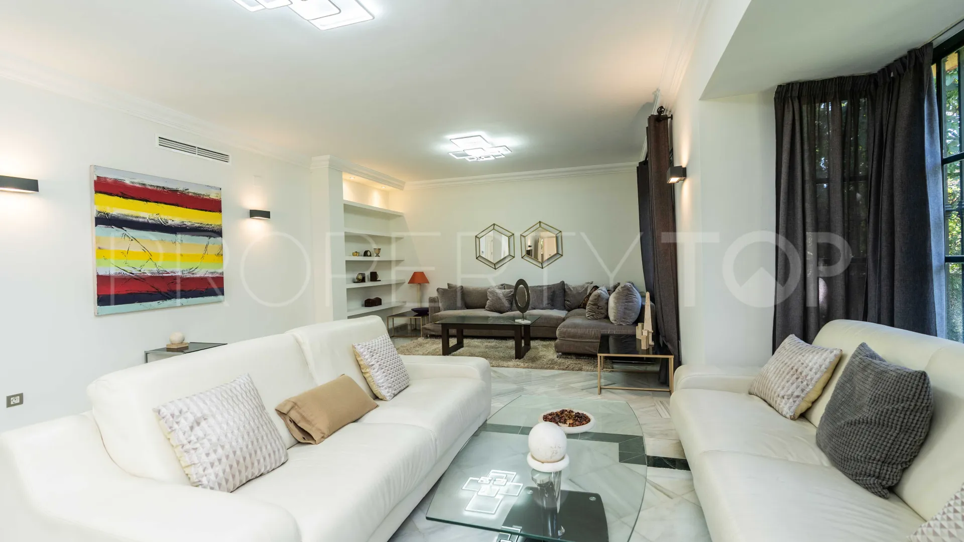 Villa a la venta de 6 dormitorios en Guadalmina Baja
