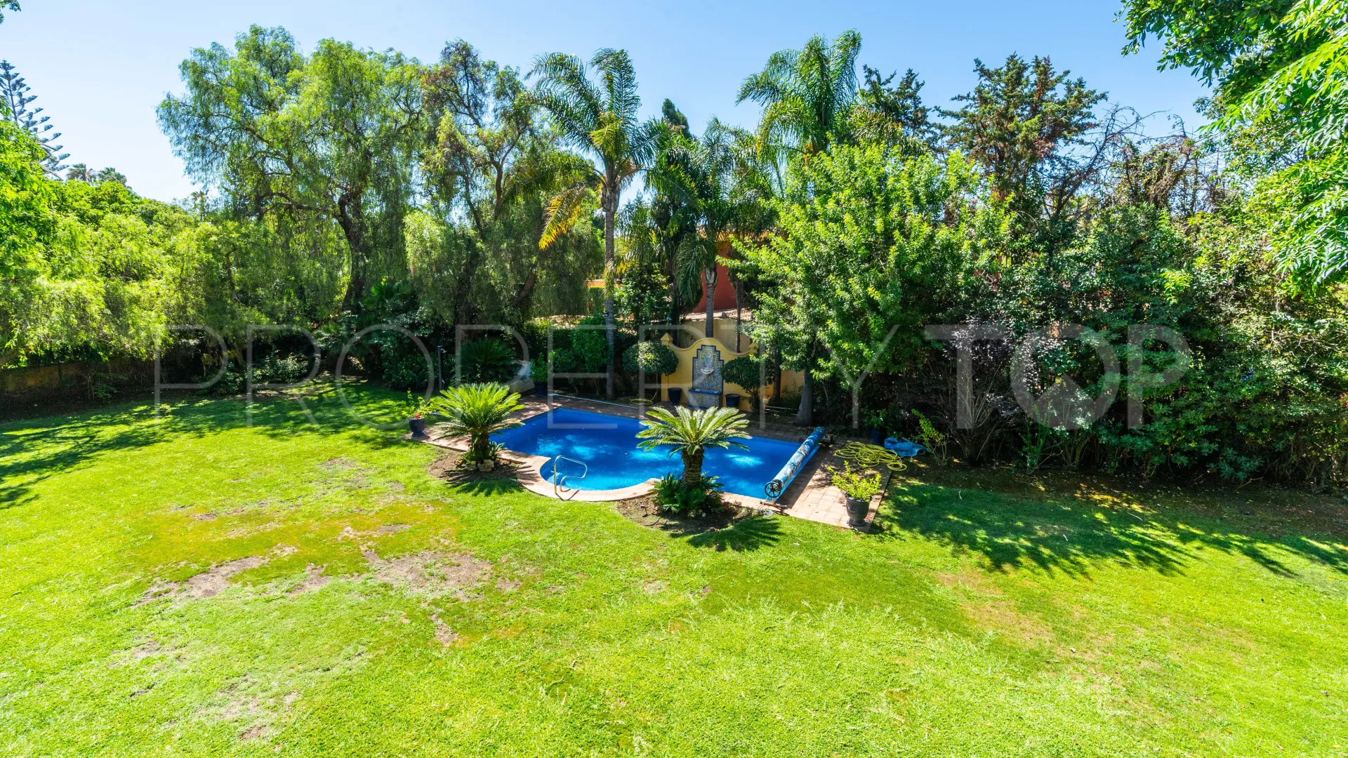 Villa a la venta de 6 dormitorios en Guadalmina Baja