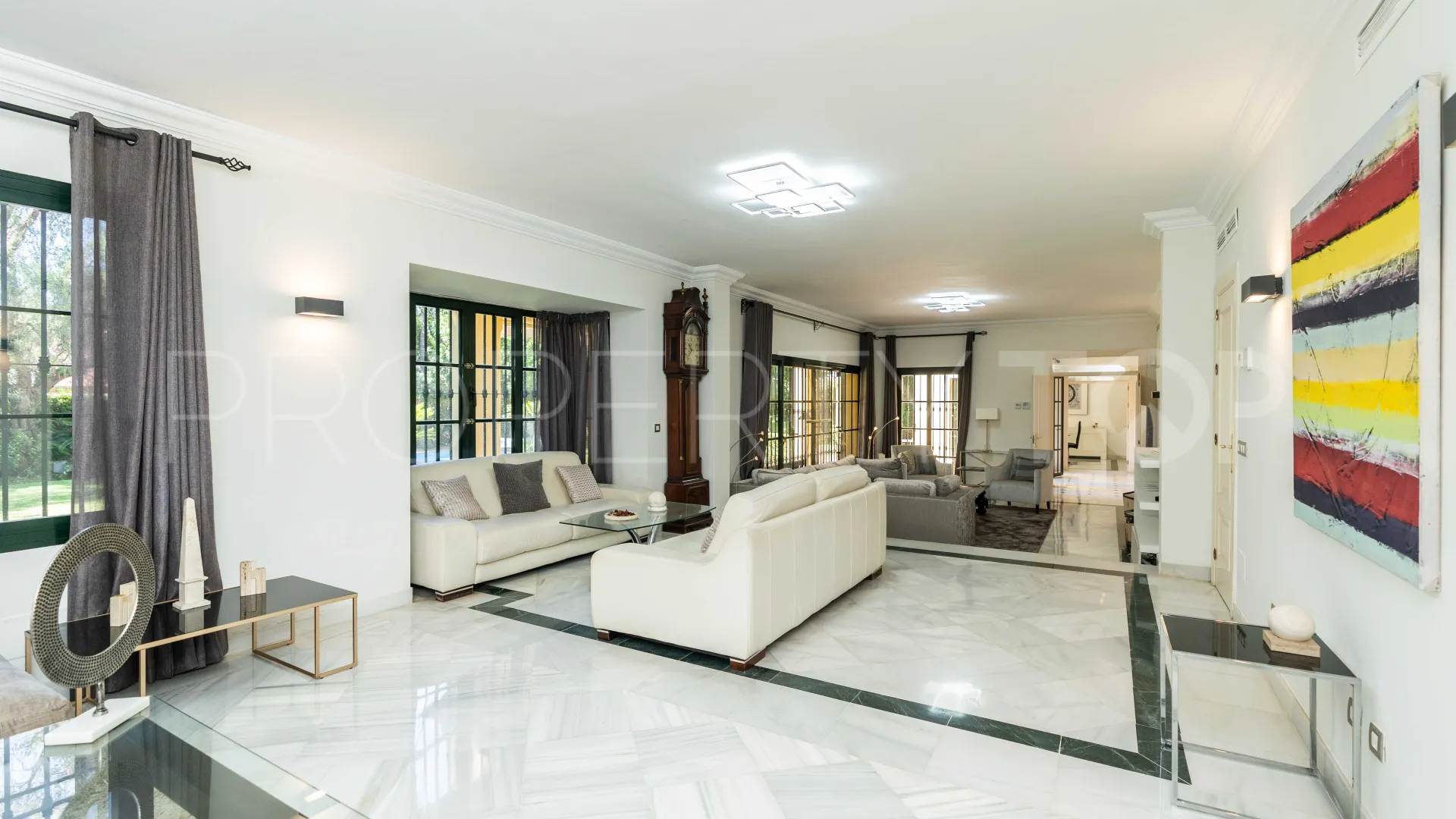 Villa a la venta de 6 dormitorios en Guadalmina Baja