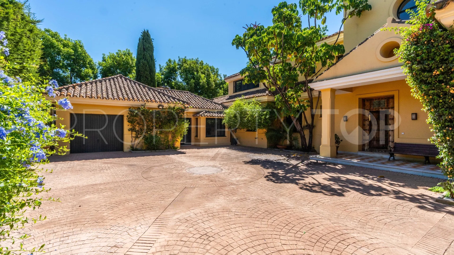 Villa a la venta de 6 dormitorios en Guadalmina Baja