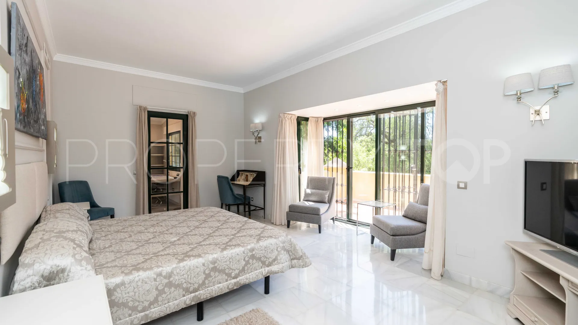 Villa a la venta de 6 dormitorios en Guadalmina Baja