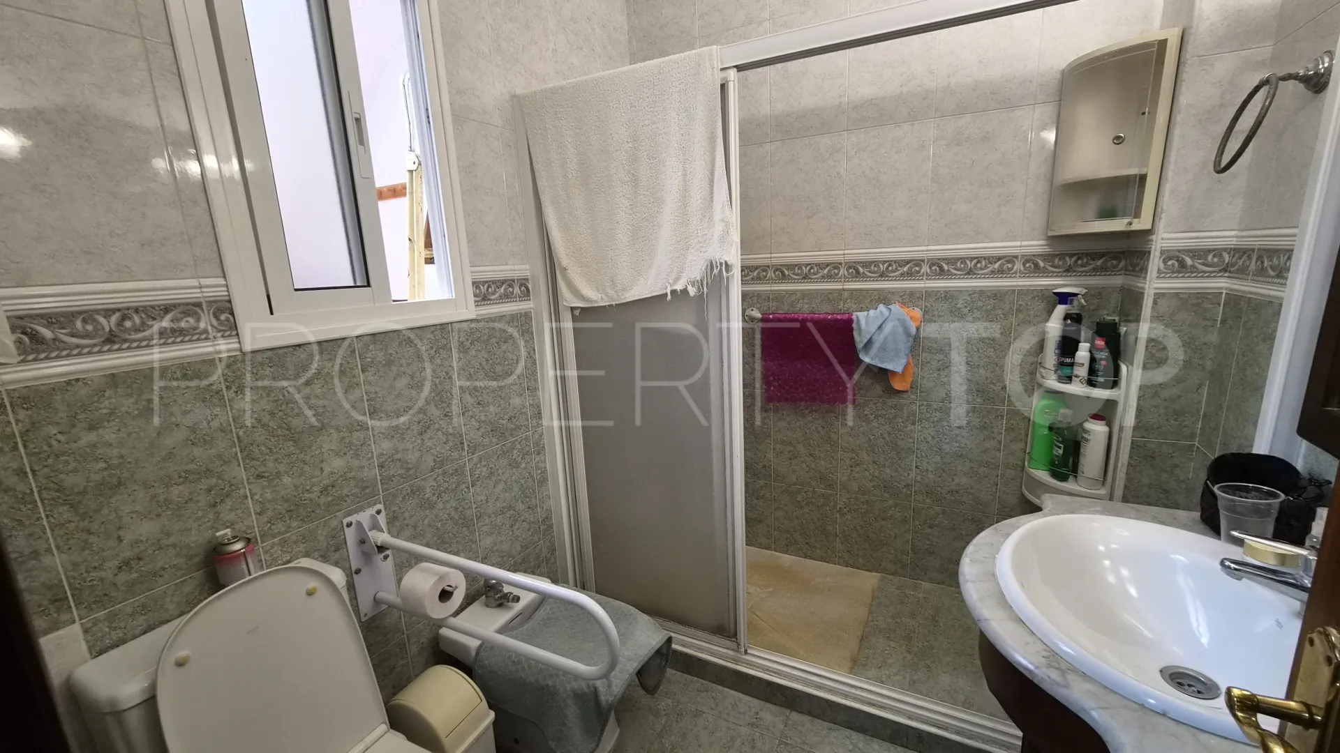 Adosado con 3 dormitorios a la venta en Estepona Casco Antiguo