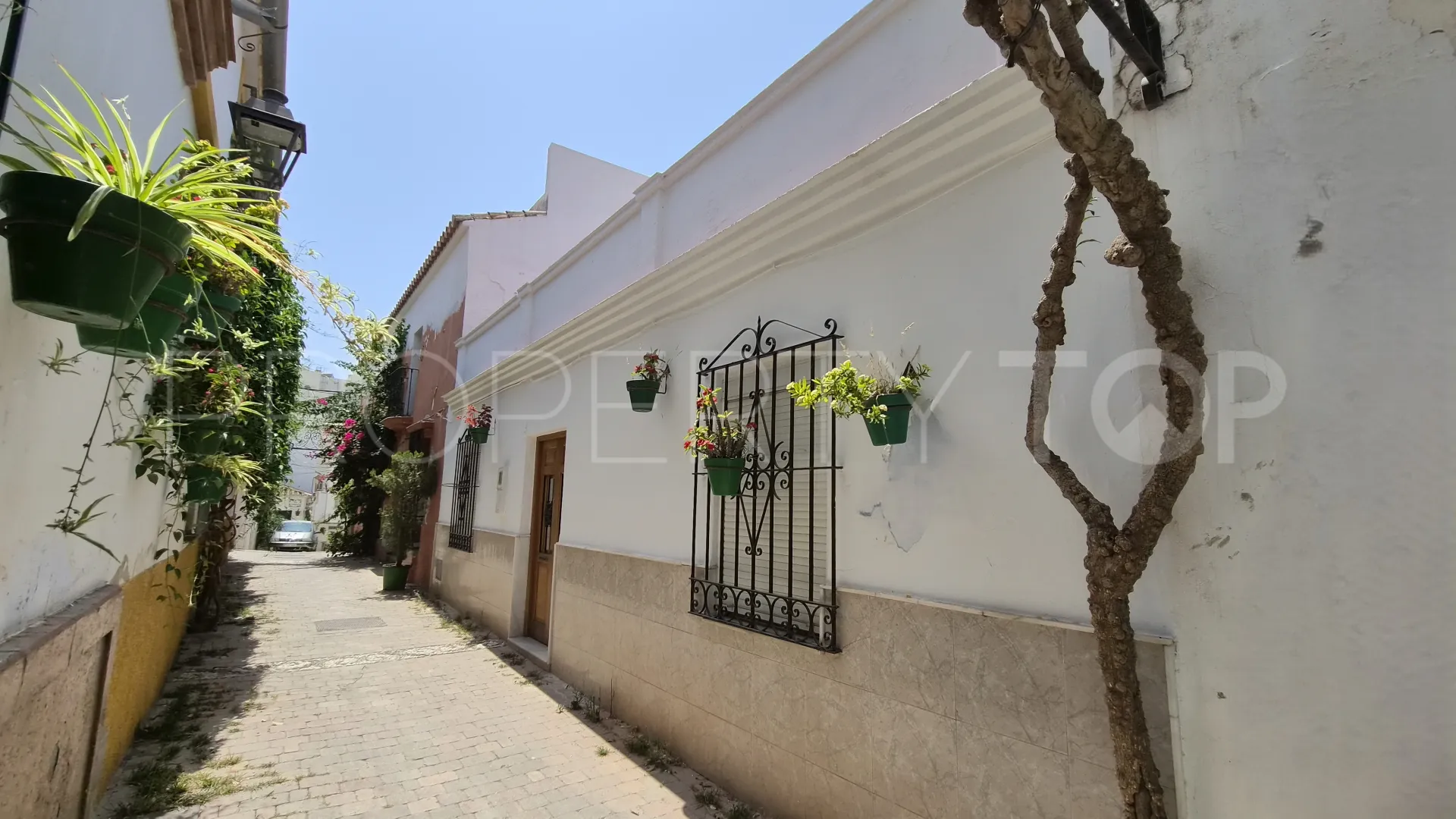 Adosado con 3 dormitorios a la venta en Estepona Casco Antiguo