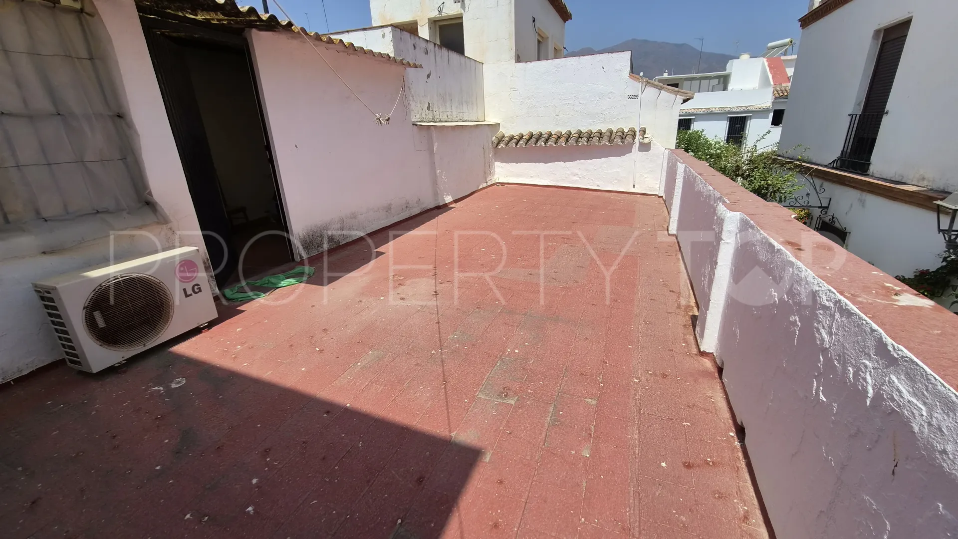 Adosado con 3 dormitorios a la venta en Estepona Casco Antiguo