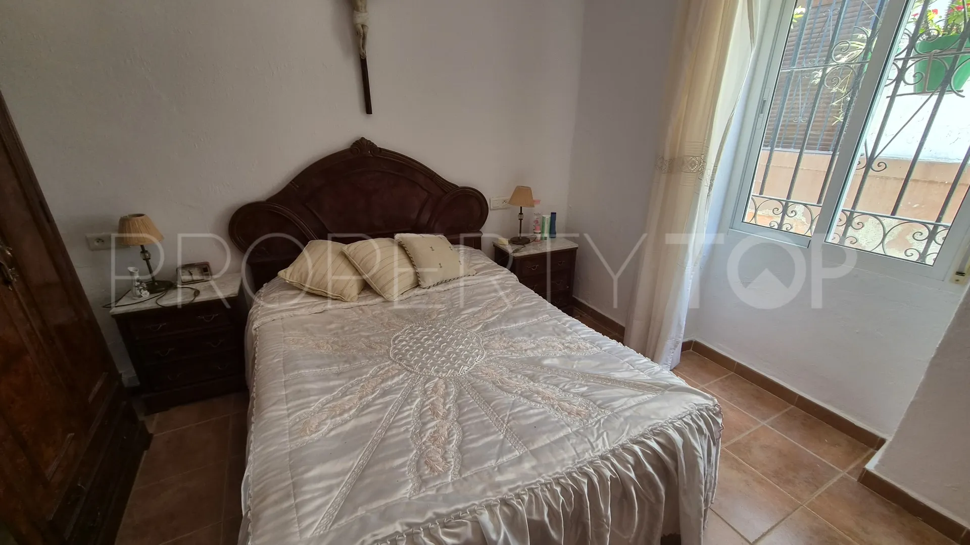 Adosado con 3 dormitorios a la venta en Estepona Casco Antiguo